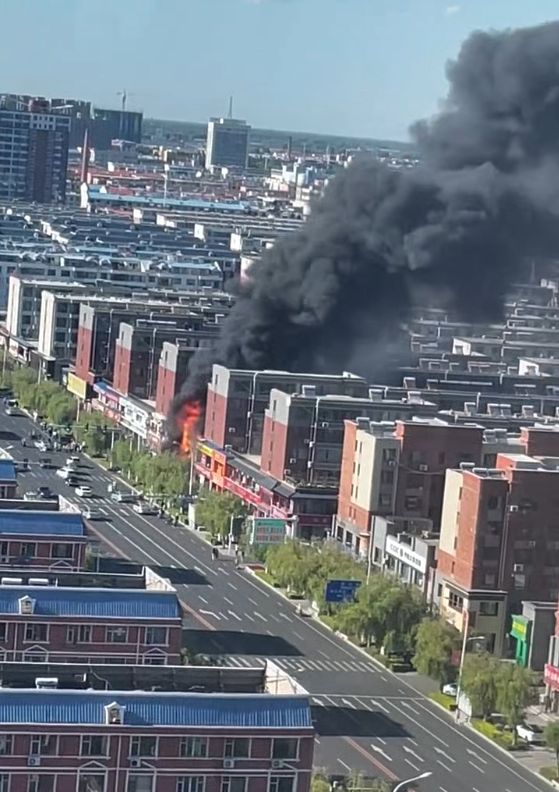 受伤已送医当地应急管理局：已成立调查组爱游戏app入口吉林一餐馆突发火灾有人(图1)